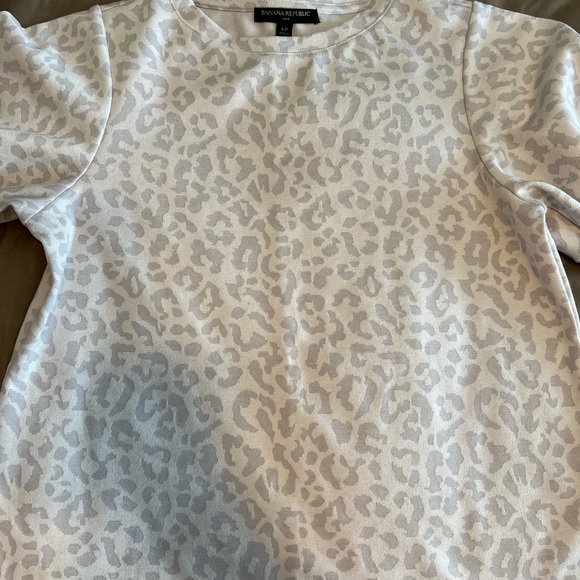 🌺 2/$8🌺 Banana Republic Short Sleeve Top - Picture 2 of 7